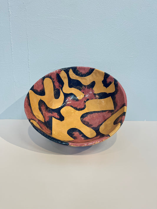 Wavy patterned ceramic fruit bowl
